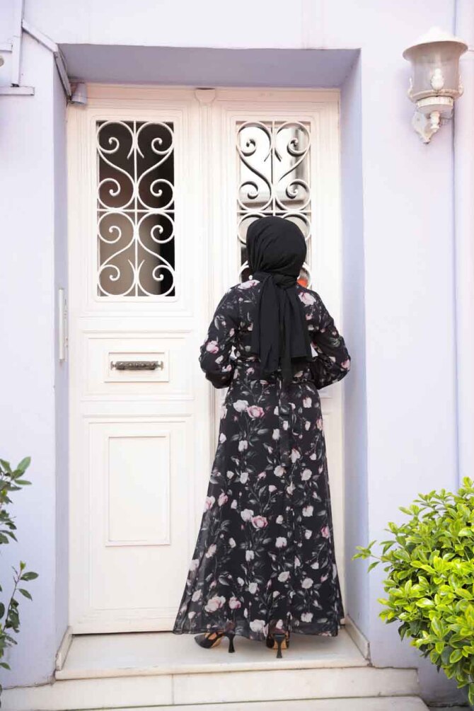 Çiçek Desenli Siyah Tesettür Elbise 279921S - 4