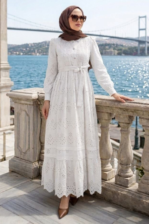 Düğmeli Kuşaklı Katlı Fisto Beyaz Tesettür Elbise 5004B - 1