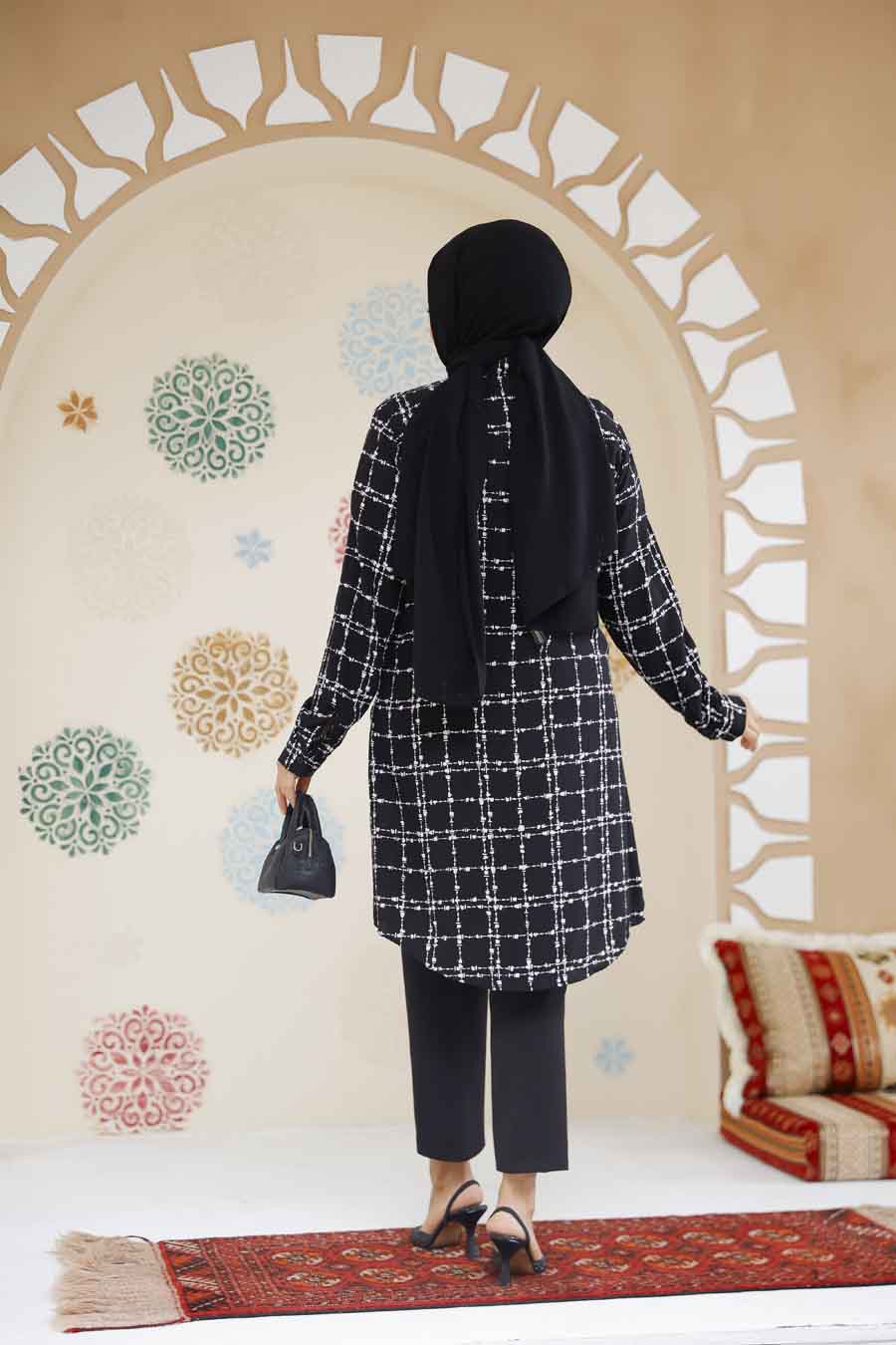 Modest Black Top 11717S - 3