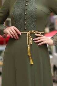 Nayla Collection - Dantel Detaylı Düğmeli Haki Tesettür Elbise 100409HK - Thumbnail