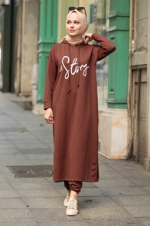 Neva Style - Costume Double Hijab Marron Avec Détail De Texte 56002KH - 1