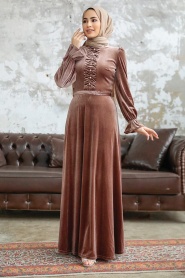 Neva Style - İnci Detaylı Koyu Vizon Tesettür Kadife Elbise 37091KV - Thumbnail