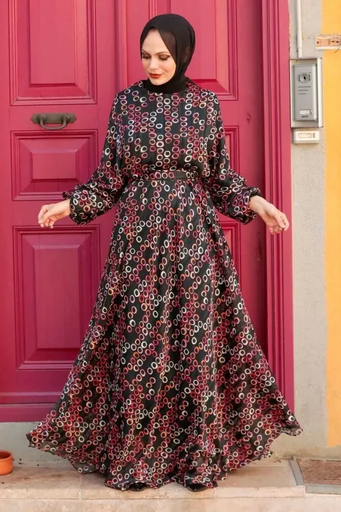 Robe longue et couvrante à motifs en satin – Noir 22164S - 1
