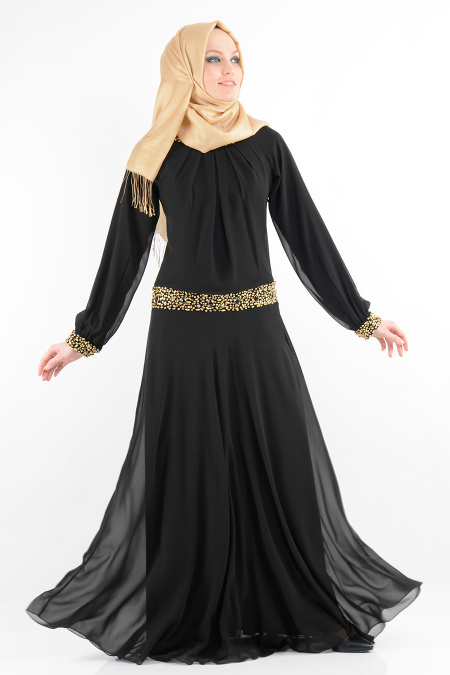 Nurdan - Yakası Taşlı Siyah Elbise