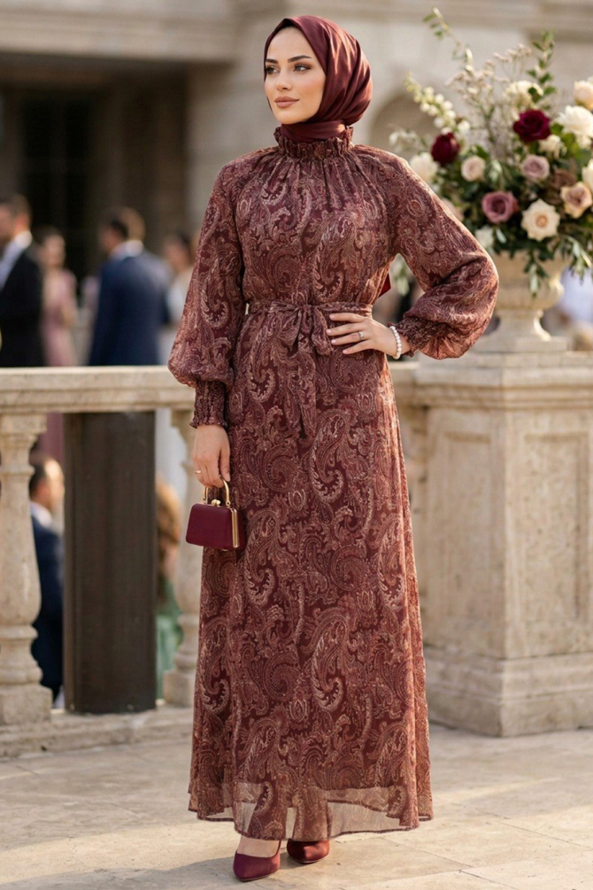 Şal Desenli Büzgü Yaka Kuşaklı Şifon Kahverengi Tesettür Elbise 82901KH - N.S NEVA STYLE