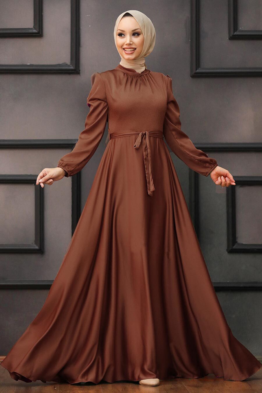 Tesettürlü Abiye Elbise - Balon Kol Kahverengi Tesettür Saten Abiye Elbise 25131KH