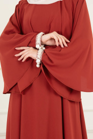Tesettürlü Abiye Elbise - Bilekleri İnci Detaylı Pelerinli Kiremit Tesettür Abiye Elbise 3627KRMT - Thumbnail