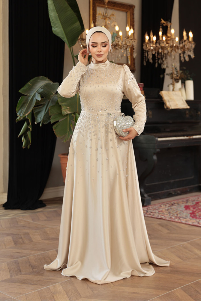 Tesettürlü Abiye Elbise - Boncuk Detaylı Bej Tesettür Saten Abiye Elbise 25894BEJ - TESETTÜRLÜ ABİYE ELBİSELER