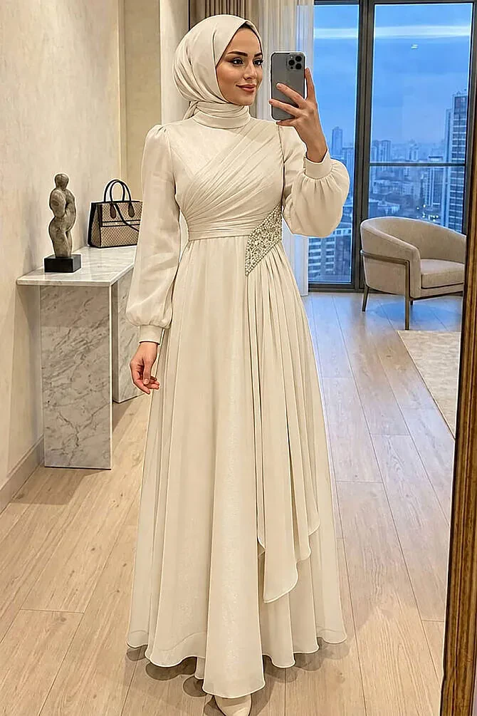 Tesettürlü Abiye Elbise - Işıltılı Kumaş Drapeli Ekru Tesettür Abiye Elbise 4916E - N.S NEVA STYLE
