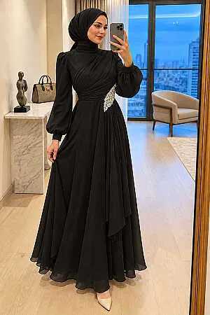 Robe de soirée longue et couvrante scintillante en tissu à drapé – Noir 4916S - N.S NEVA STYLE