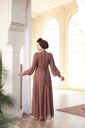 Tesettürlü Abiye Elbise - Drape Detaylı Çikolata Tesettür Abiye Elbise 4448CK - 4