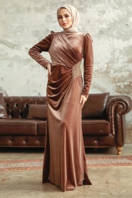 Tesettürlü Abiye Elbise - Drape Detaylı Koyu Vizon Tesettür Kadife Abiye Elbise 36891KV - Thumbnail