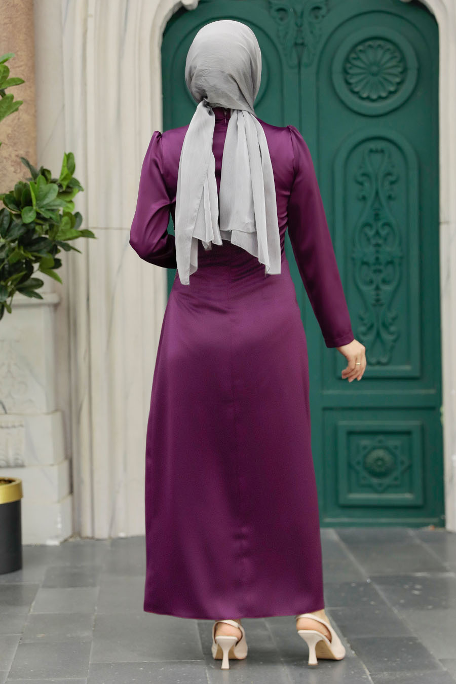 Tesettürlü Abiye Elbise - Drape Detaylı Mürdüm Tesettür Saten Abiye Elbise 5940MU