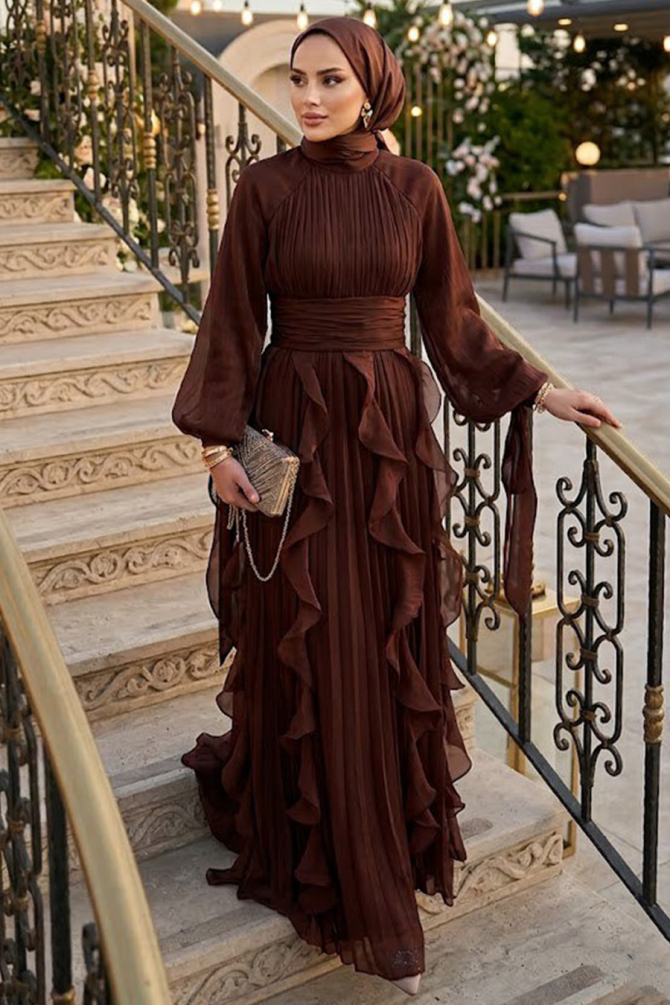 Tesettürlü Abiye Elbise - Fırfır Detaylı Kahverengi Tesettür Abiye Elbise 48532KH - N.S NEVA STYLE