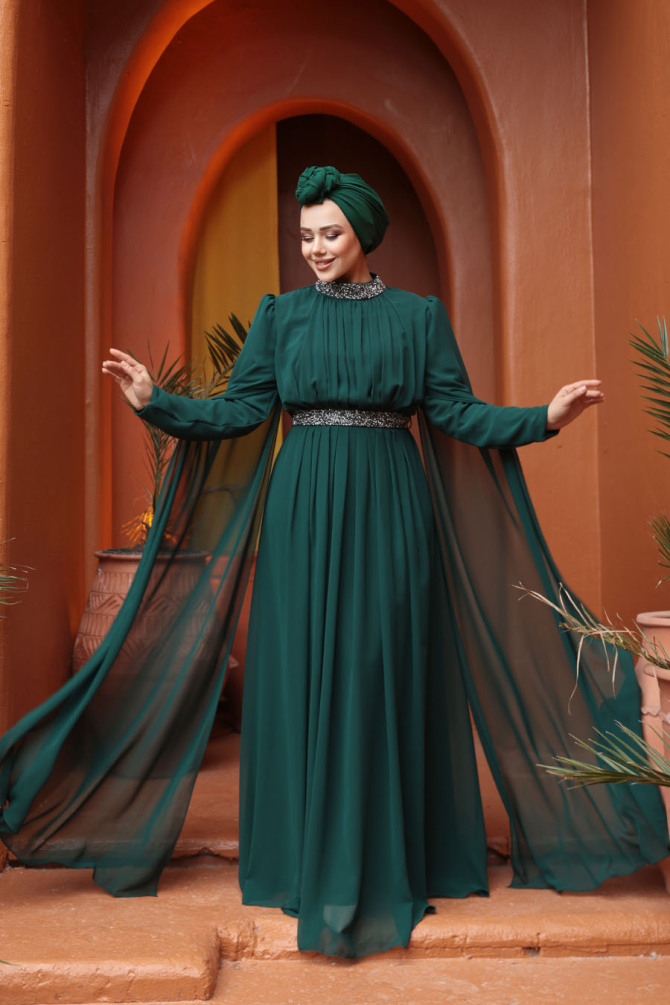 Tesettürlü Abiye Elbise - Omuzları Pelerinli Yeşil Tesettür Abiye Elbise 25911Y - TESETTÜRLÜ ABİYE ELBİSELER