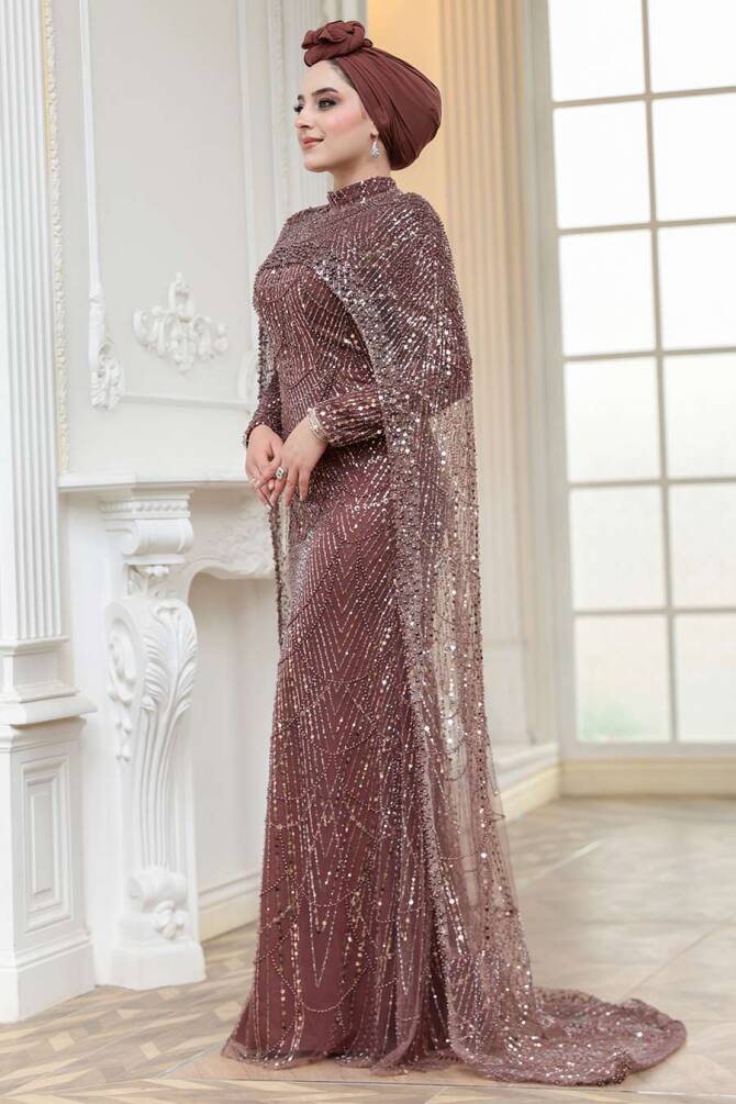 Tesettürlü Abiye Elbise - Pelerin Detaylı Boncuk İşlemeli Kahverengi Tesettür Abiye Elbise 51841KH - N.S NEVA STYLE