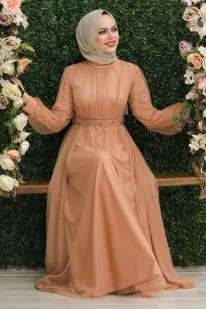 Robe de soirée longue et couvrante avec détails de perles nacrées – Camel 5514C 