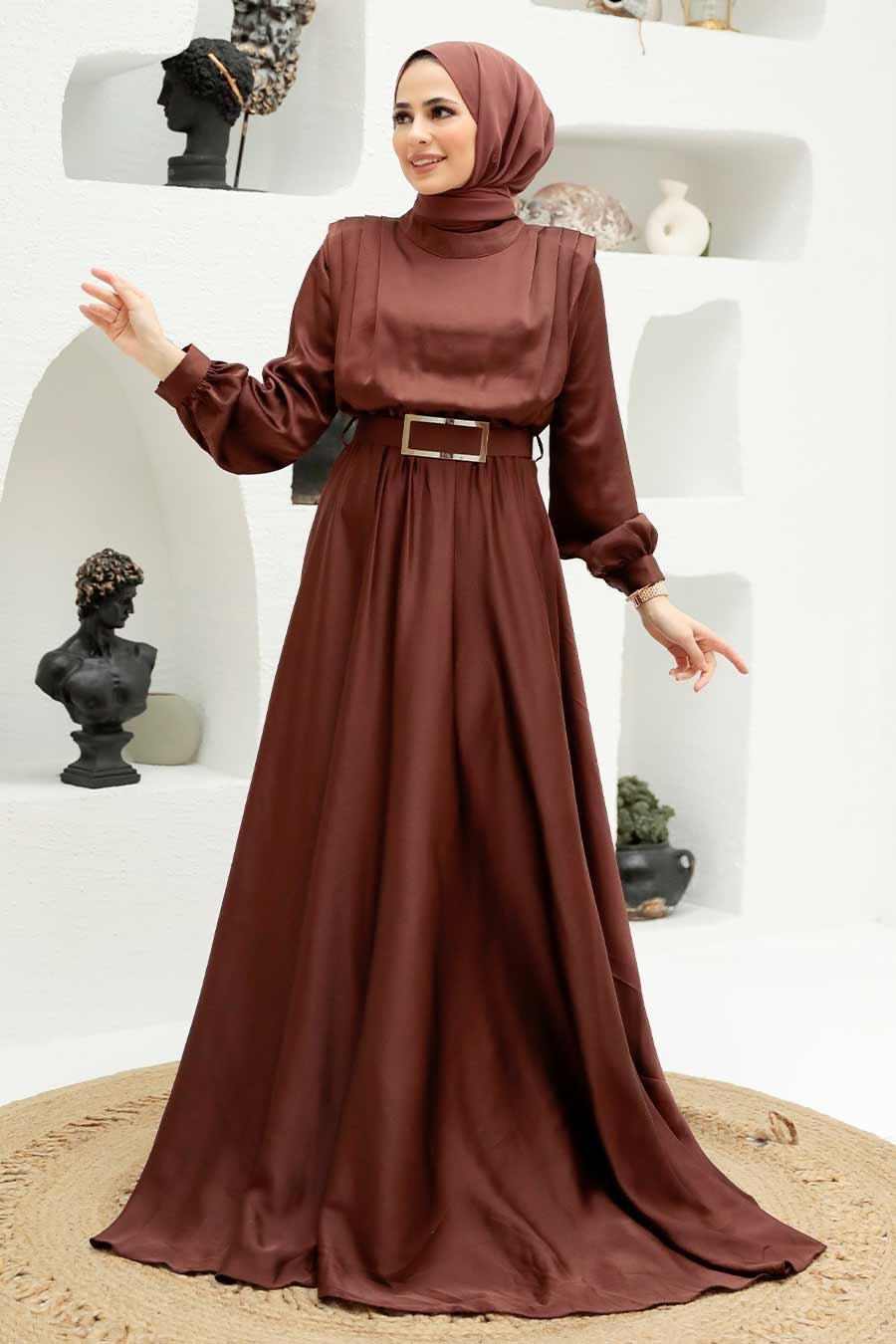 Tesettürlü Abiye Elbise - Tokalı Kemerli Saten Kahverengi Tesettür Abiye Elbise 3378KH