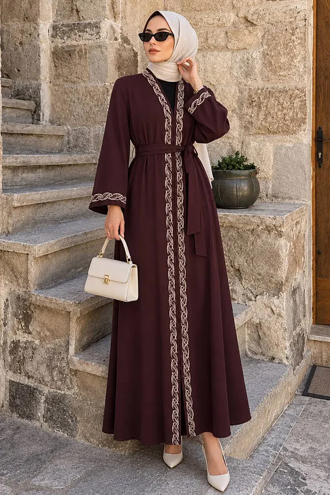 Şerit Nakış Detaylı Kuşaklı Kahverengi Tesettür Ferace 29147KH - 1